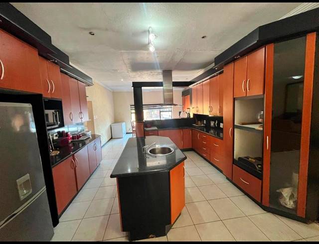 5 BEDROOM HOUSE FOR SALE IN SHARON PARK